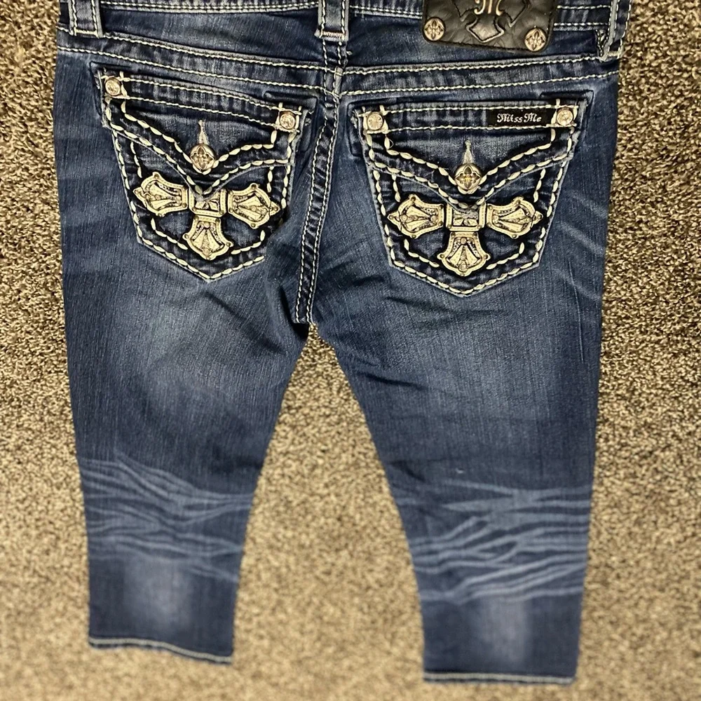 Miss Me Cuffed Capris Size 25 - Picture 3 of 8